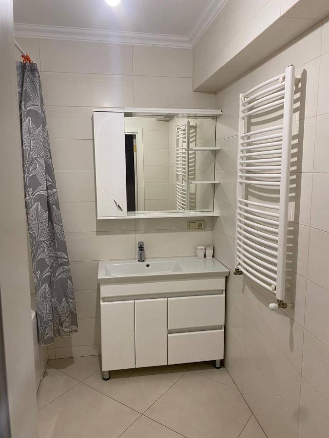 Appartement Avec 2 Chambres En Centre Ville Chisinau Luaran gambar