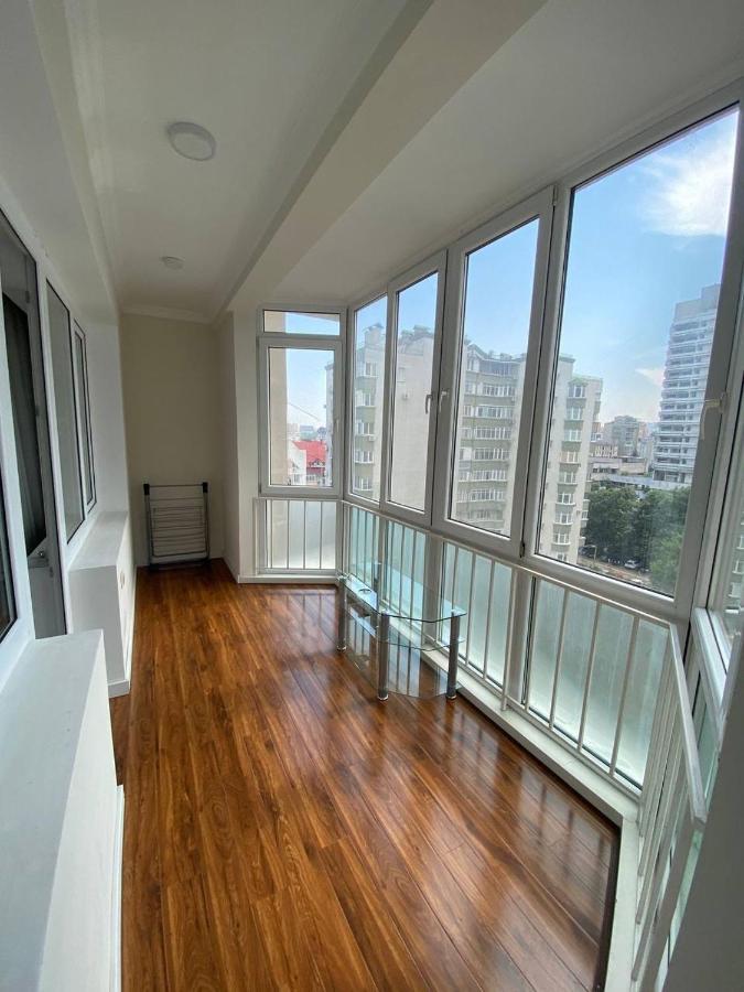 Appartement Avec 2 Chambres En Centre Ville Chisinau Luaran gambar