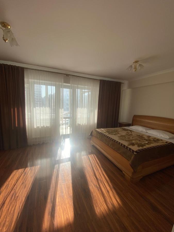 Appartement Avec 2 Chambres En Centre Ville Chisinau Luaran gambar