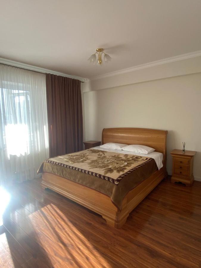 Appartement Avec 2 Chambres En Centre Ville Chisinau Luaran gambar